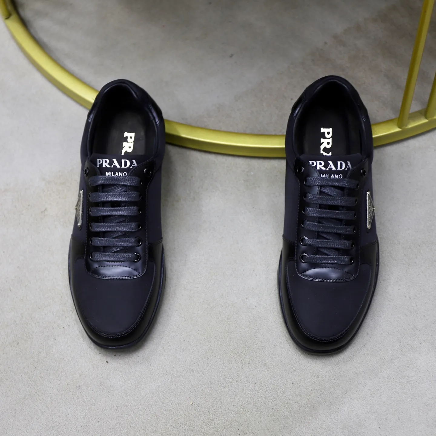 Factory price: 600💰Top original order Brand: PRADA (Prada) Standard code: Men's size 38/44 (45 can be customized) Grade: Same as the official website Material: Original cowhide surface, cowhide lining, original wear-resistant soft outsole Style category: casual sports shoes, young fashion, European and American trends, British style Color: actual picture color